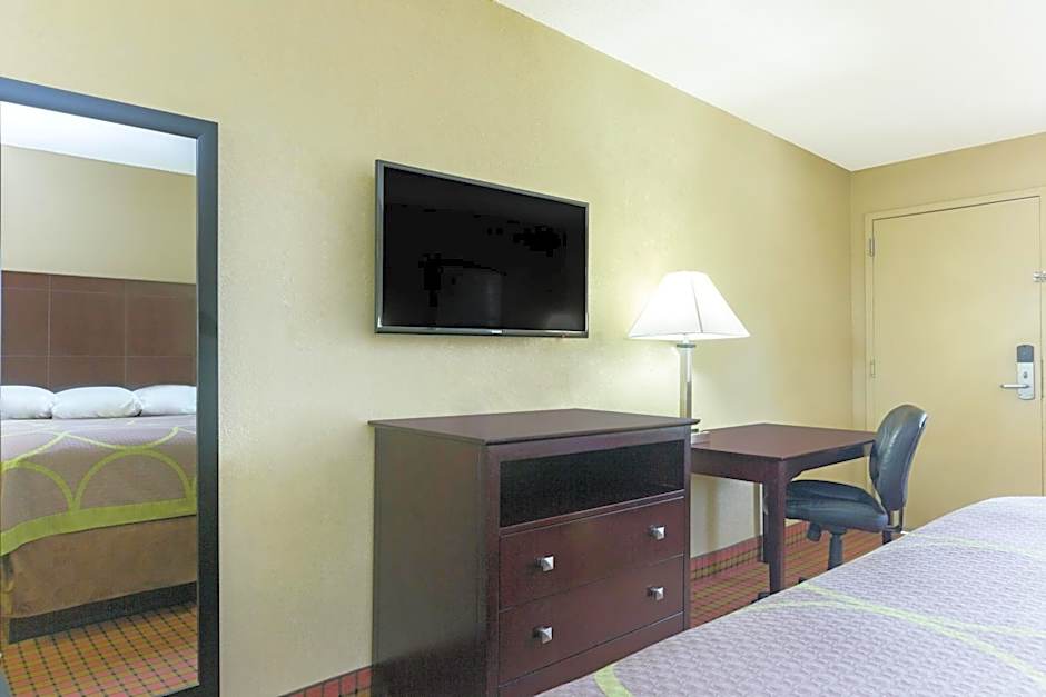 Super 8 by Wyndham Ruston