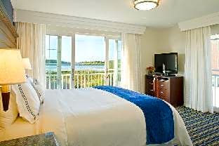 Newport Beach Hotel And Suites