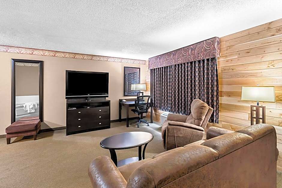 Heartland Inn & Suites, SureStay Collection by Best Western