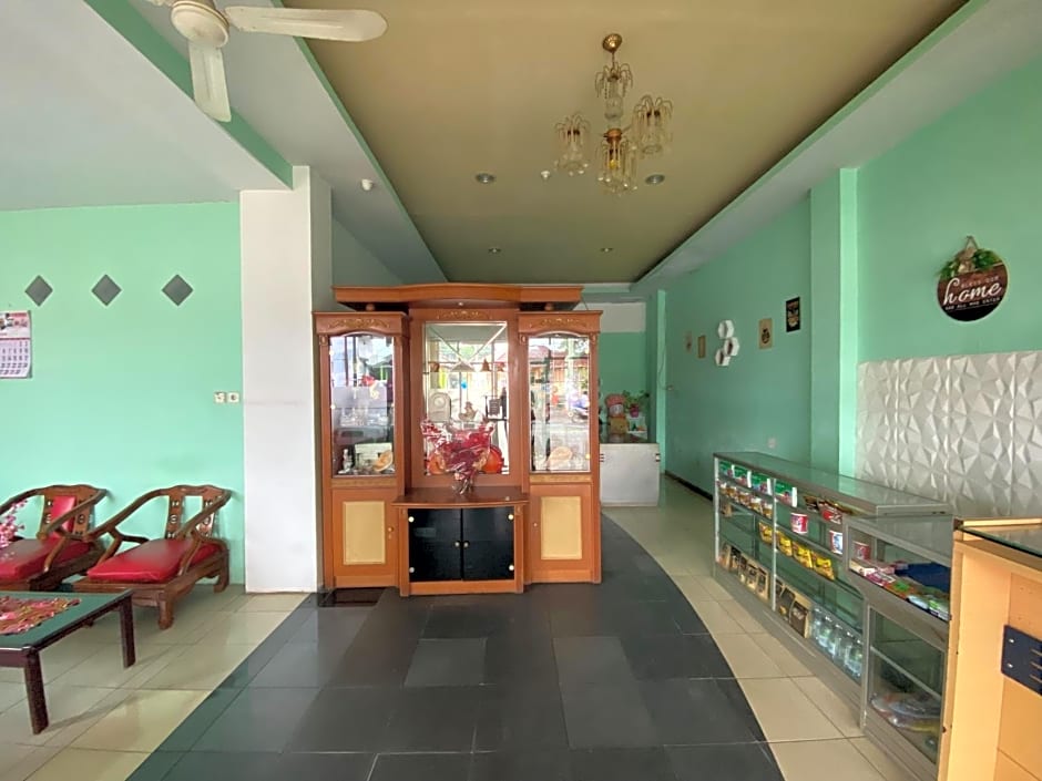 RedDoorz near Terminal Dangerakko Palopo