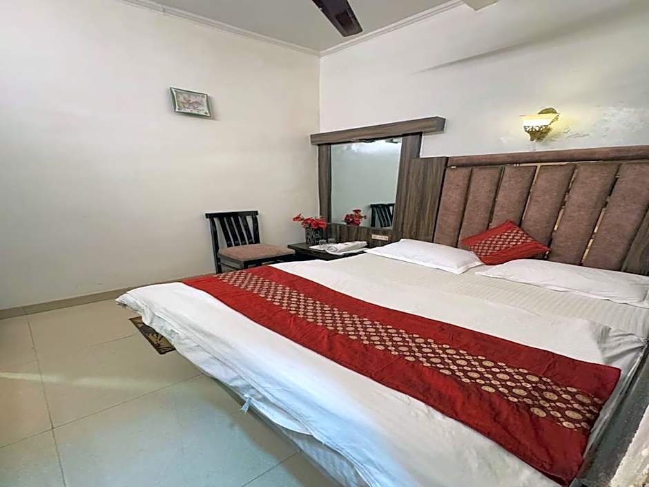 Hotel Shiv Palace – Delhi, NY