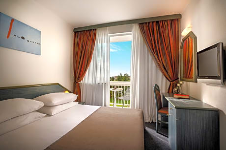 Double room with seaside balcony