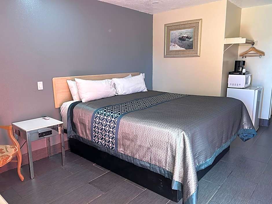 California Inn Hotel and Suites Adelanto US 395