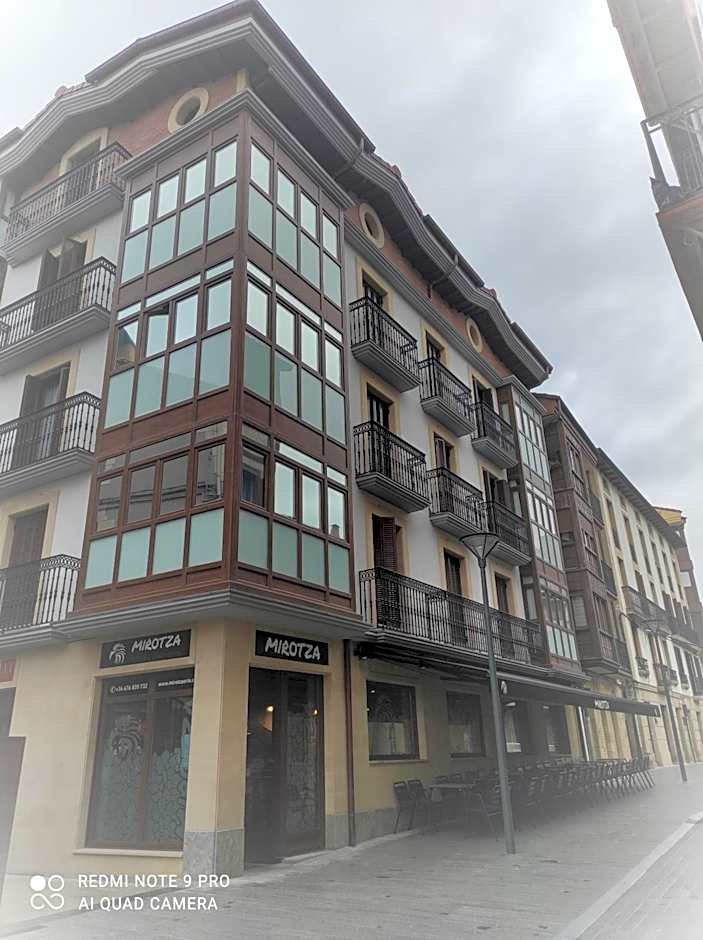 MIROTZA ROOMS AND APARTMENTS