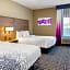 La Quinta Inn & Suites by Wyndham San Antonio Alamo City