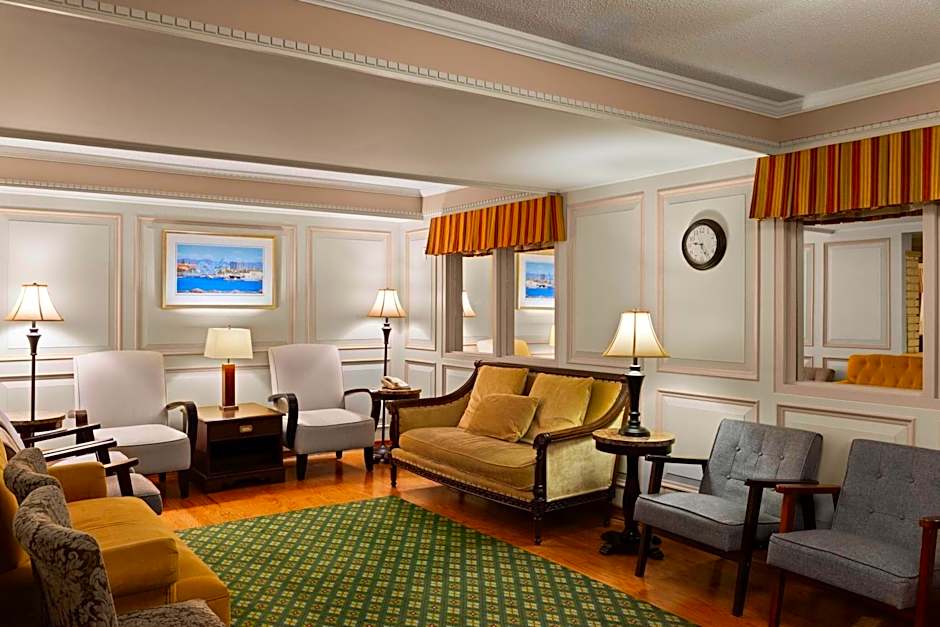 Royal Scot Hotel & Suites, Trademark Collection by Wyndham