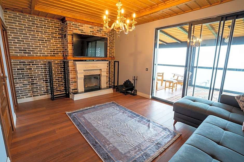 POISON GARDEN SUİTE