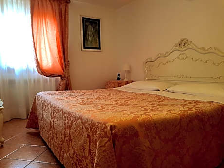 Double Room with Private External Bathroom