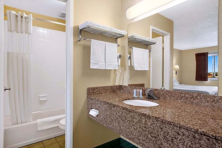Travelodge by Wyndham San Francisco Bay