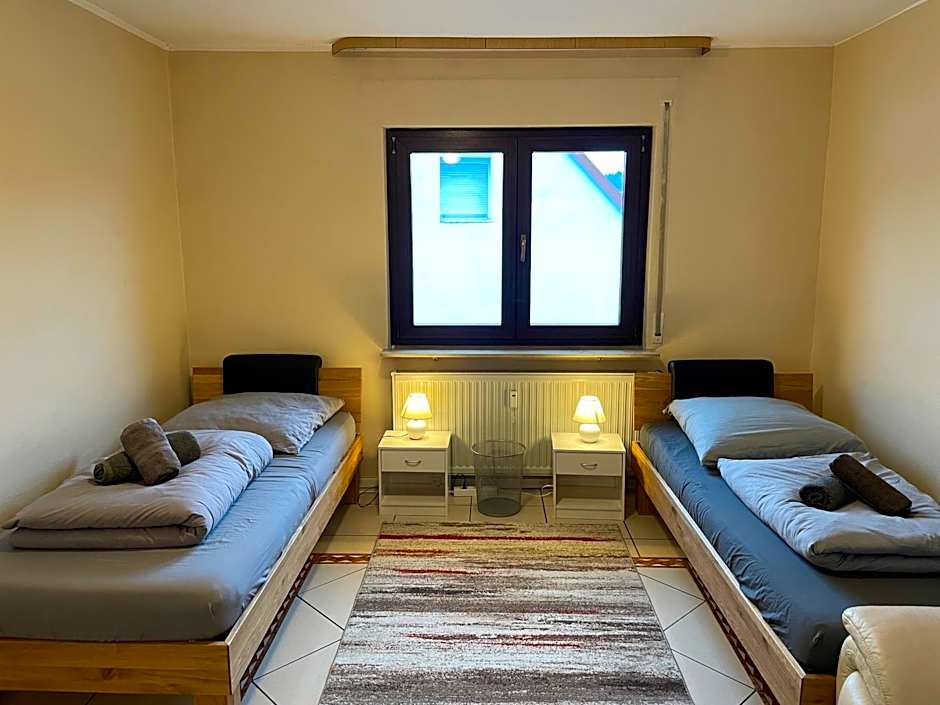 Parkplätze, Einzelbetten, 2 TVs, Balkon, Terrasse, fast Wi-Fi bis zu 1000 Mbit, Homeoffice