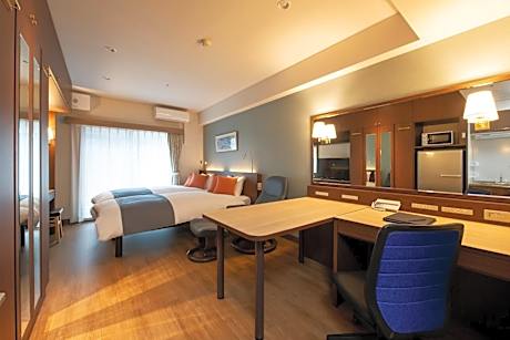 Twin Room with Balcony with Breakfast and Public Bath Access