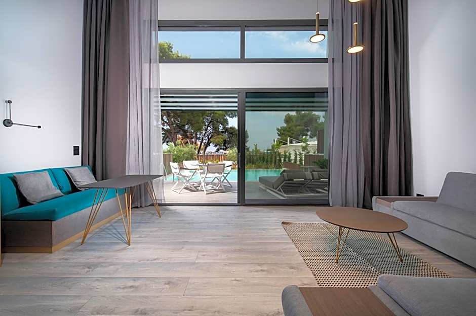 Lagomandra Luxury Suites with Private Pools