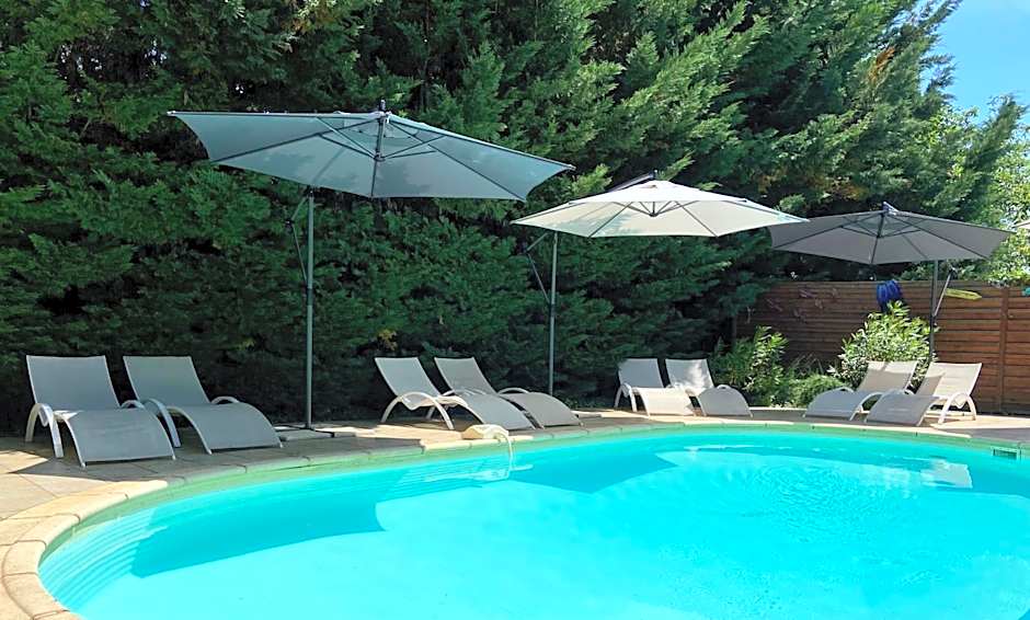 Ô Clair de Lune au cœur de Sarlat - Chambres climatisées - Parking privé - Piscine chauffée - Spa et massages