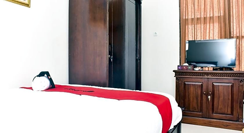 RedDoorz Syariah near Gelora Delta Sidoarjo 2