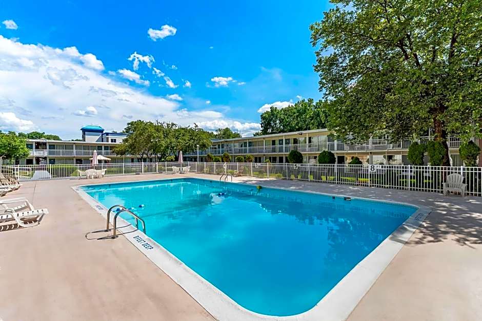 Howard Johnson by Wyndham Albany