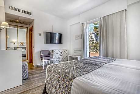 Superior Double Room (2 Adults + 1 Child)