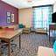 La Quinta Inn & Suites by Wyndham McAllen La Plaza Mall