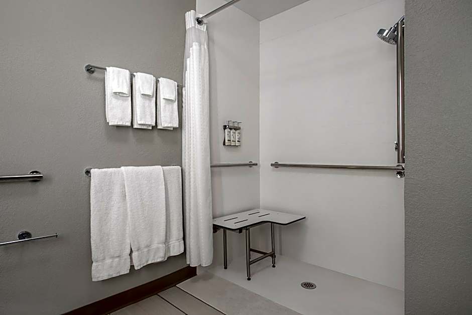Holiday Inn Express Hotel And Suites Clinton By IHG