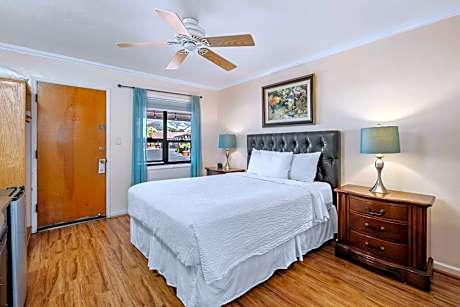 One Queen Bed