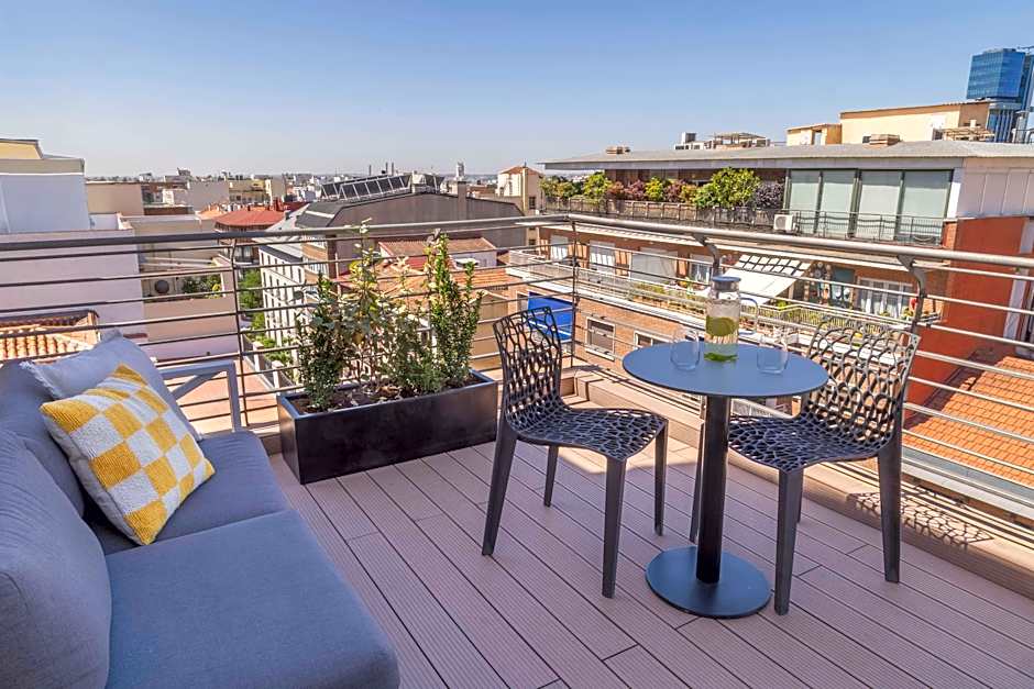 Photo 1 of 9 of Standard, Terrace
