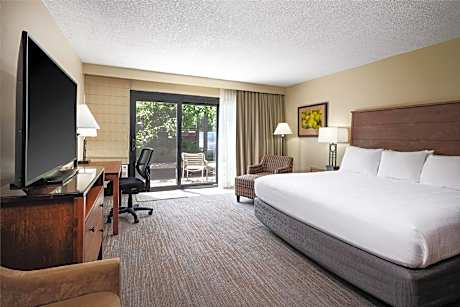 1 King Bed Non-Smoking High Speed Internet Access Microwave And Refrigerator Coffee Maker Iron And I