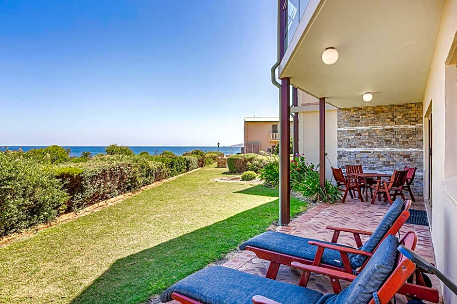 Canal Rocks Beachfront Apartments