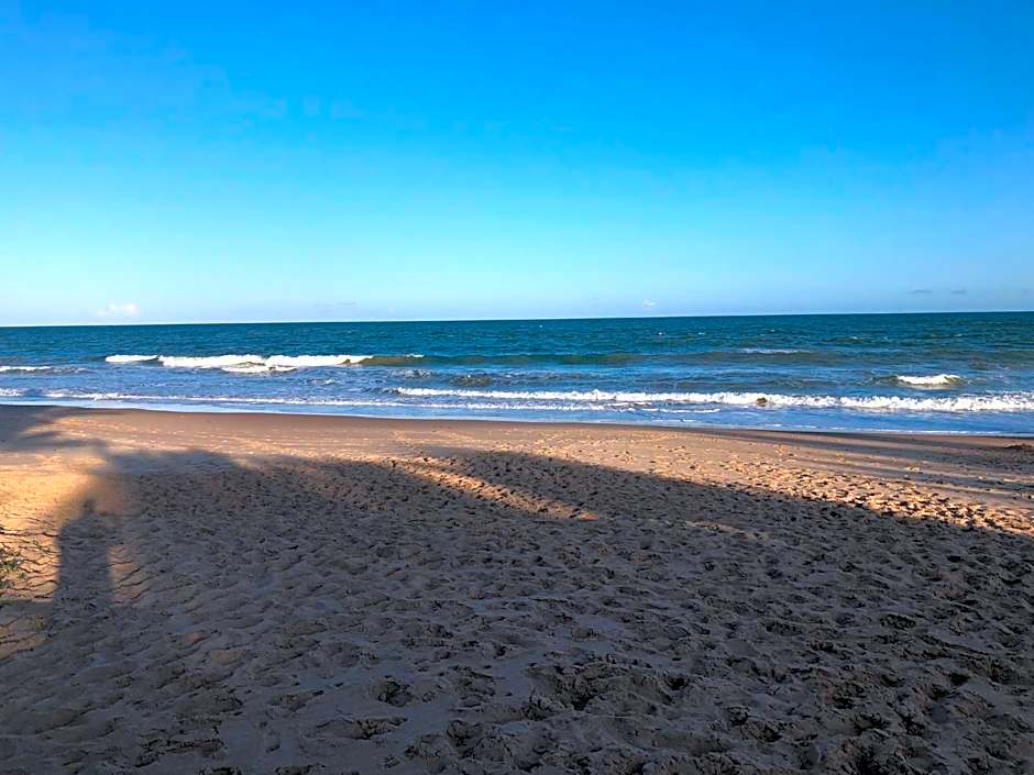 2 Suítes, Guarajuba, piscina frente mar