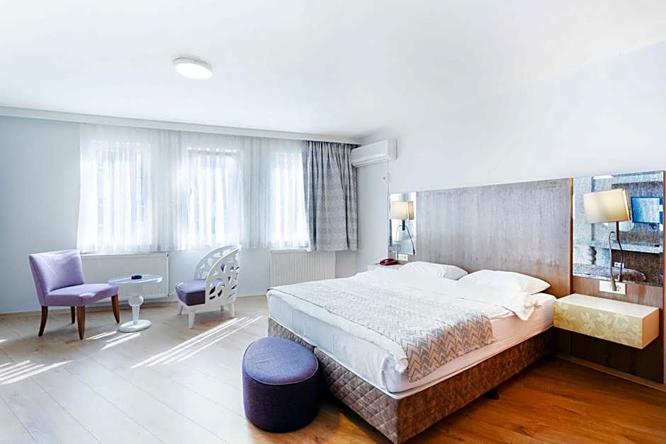 Photo 1 of 12 of Budget Double or Twin Room
