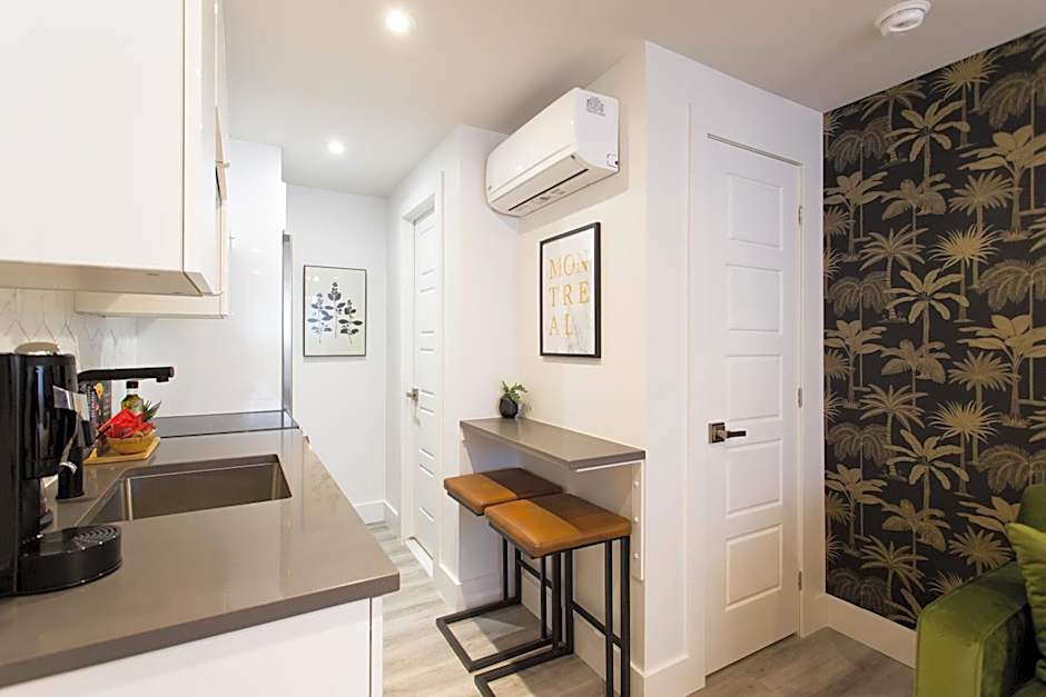 16 Studio Apartment-Hotel in Little Italy by Den Stays