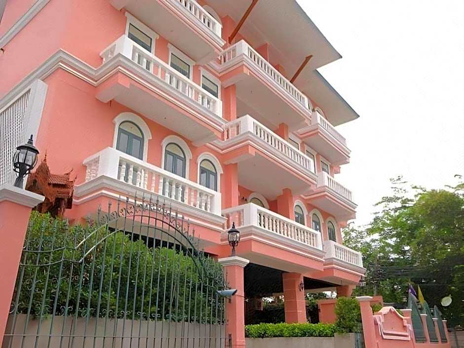 Hiranyakul House Riverside