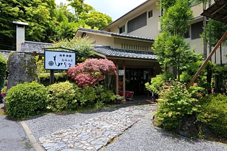 Momijiya Honkan Takao Sansou Ryokan