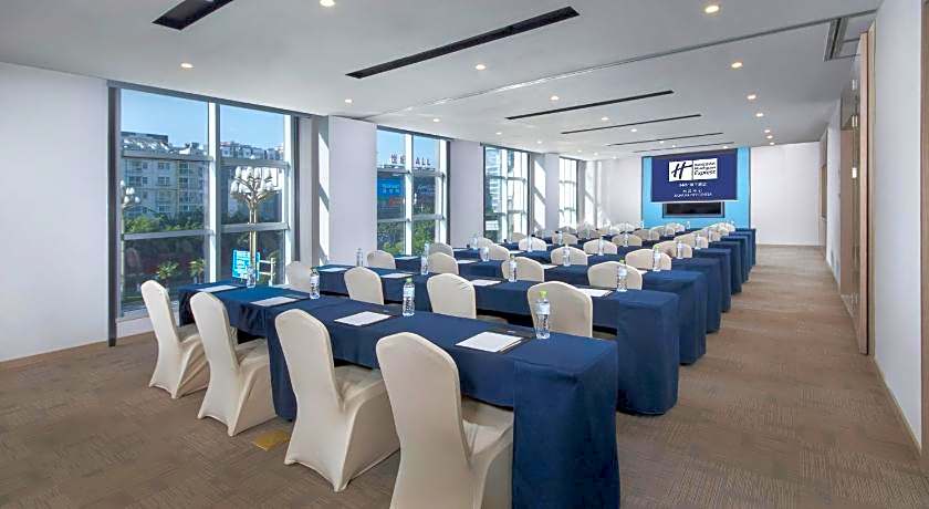 Holiday Inn Express Xichang City Center By IHG