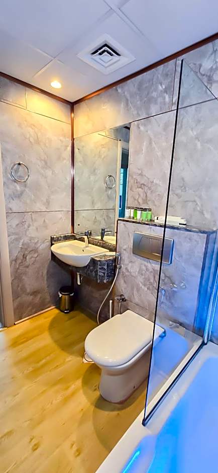 Spacious Apartment Marina View