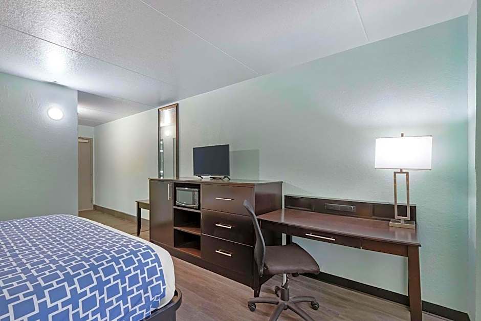 Clarion Inn Des Moines Airport