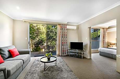 Deluxe One Bedroom Spa Apartment