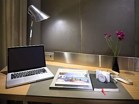 Deluxe Room with 1 King bed