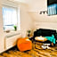 CJS Apartments - Chill or Drive am Nürburgring, new Box Spring Beds, new furniture, free Parking, WLan, TV-Streaming, Quiet Location