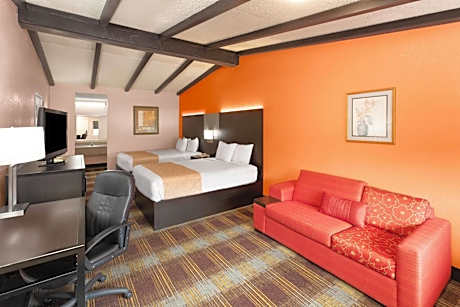 Queen Room with Two Queen Beds - Non-Smoking