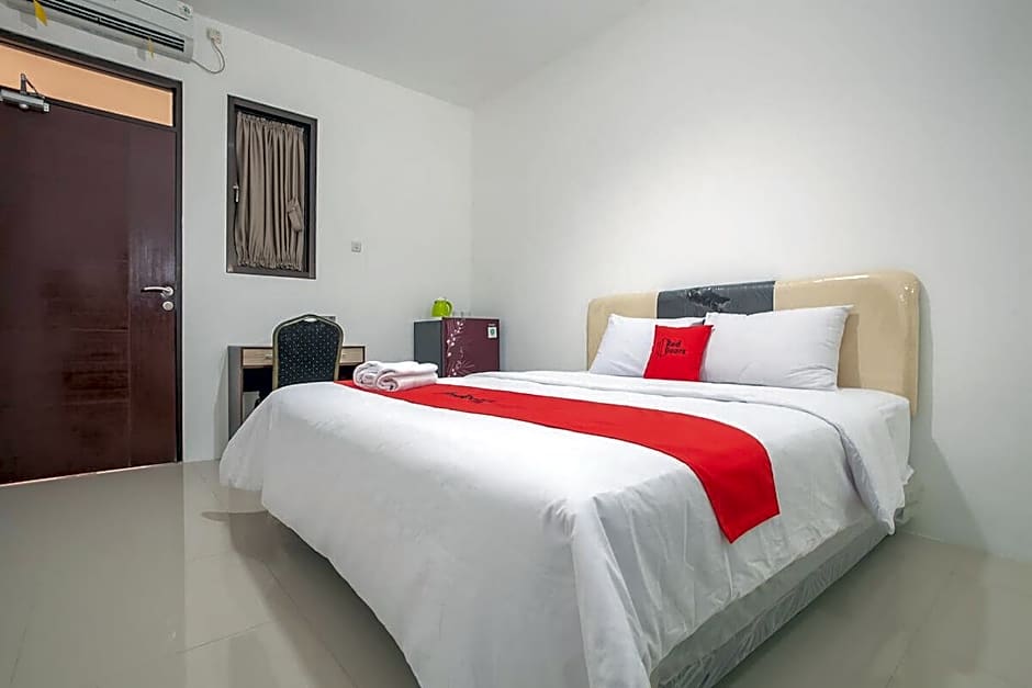 RedDoorz @ Kertajaya Surabaya