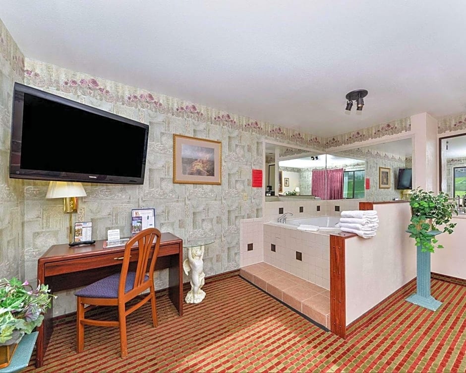 Rodeway Inn & Suites Madison East