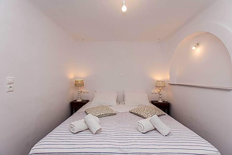 Peristeronas Village