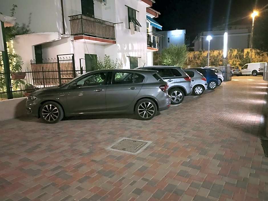 Hotel Costa Azzurra -Free Parking - Easy Stay -Spotorno