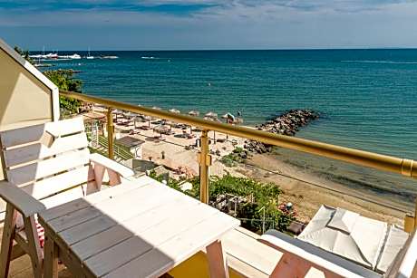 Iris Beach Hotel