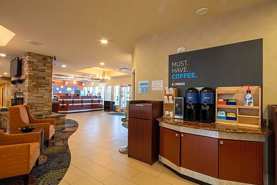 Holiday Inn Express Hotel & Suites Pittsburgh Airport By IHG