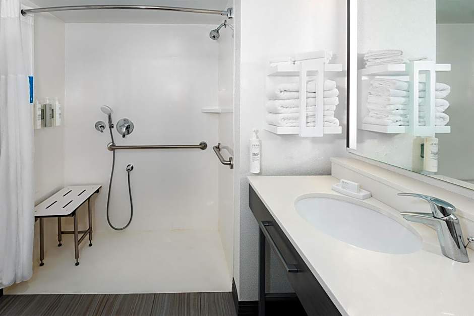 Hampton Inn & Suites Kansas City-Country Club Plaza