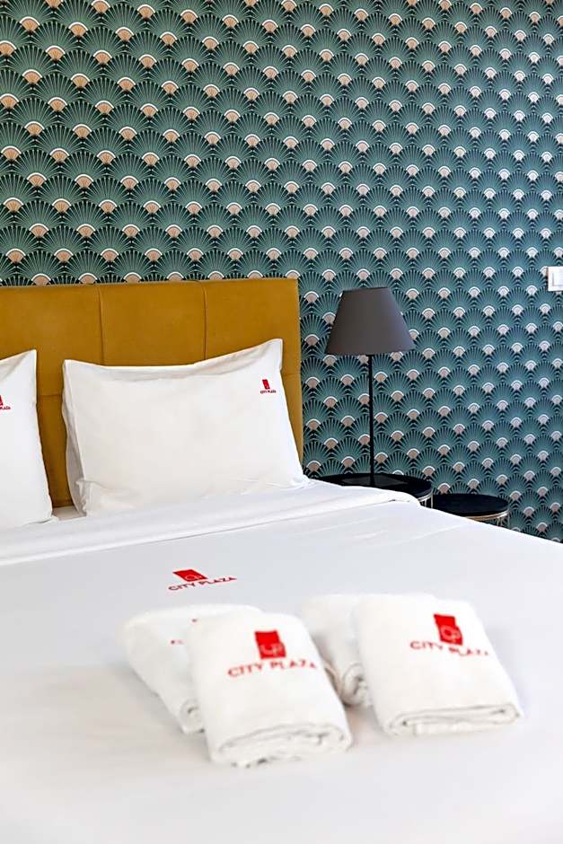 City Plaza Apartments & Rooms