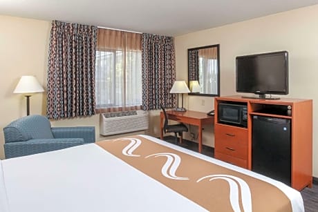1 King Bed, Nonsmoking, Accessible