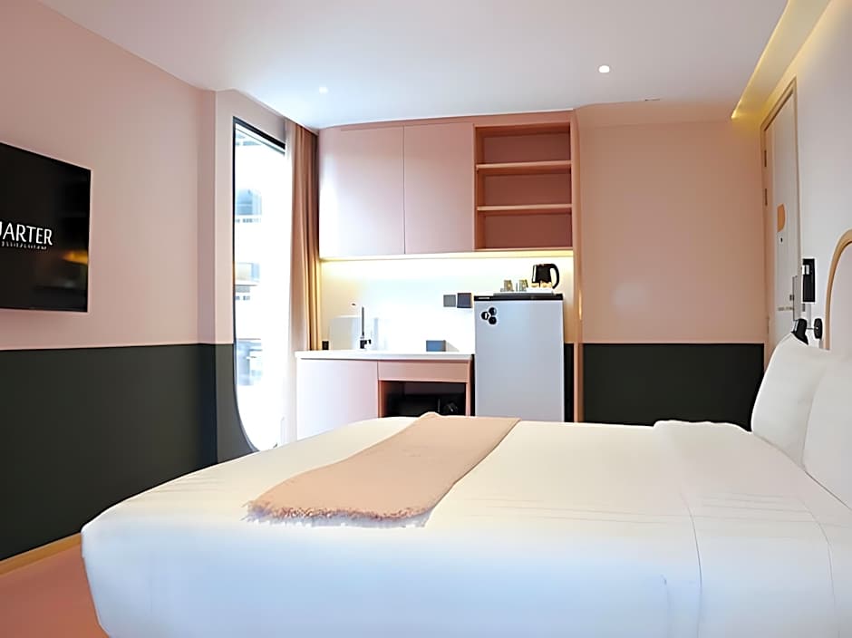 The Quarter Ratchathewi  by UHG