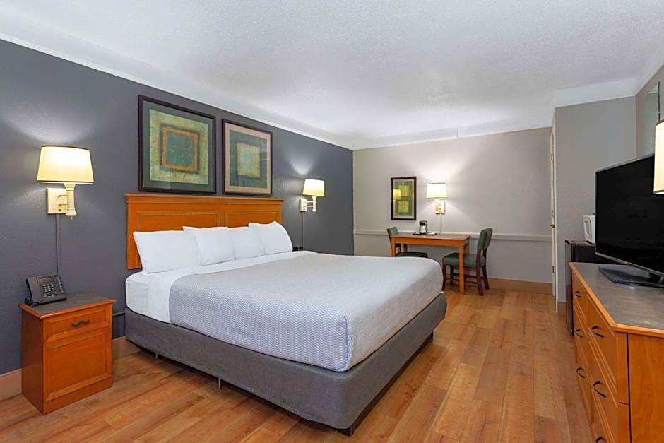 La Quinta Inn & Suites by Wyndham Pensacola
