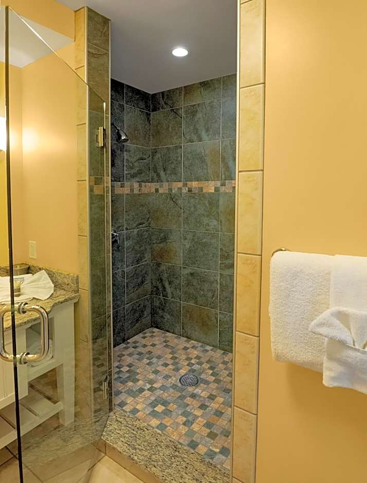 Watkins Glen Harbor Hotel